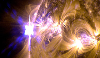 На Солнце произошли две мощные вспышки На Солнце произошли две мощные вспышки