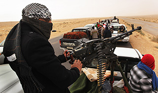 Командир сирийских боевиков съел сердце Командир сирийских боевиков съел сердце