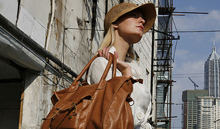 Женская сумка грязнее сиденья туалета Женская сумка грязнее сиденья туалета