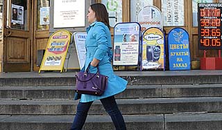 В Москве женщину ударило током на тротуаре В Москве женщину ударило током на тротуаре