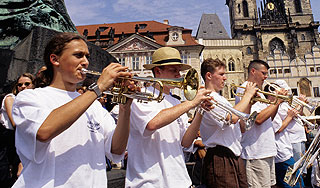 В Праге запретили уличных музыкантов В Праге запретили уличных музыкантов