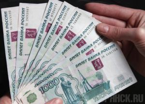 Медсестра украла деньги у 90-летнего жителя Бежицы