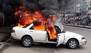 Мигранты устроили погромы в Стокгольме Мигранты устроили погромы в Стокгольме