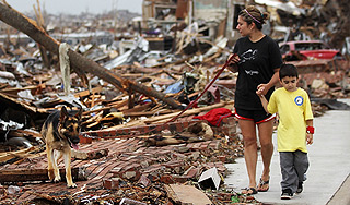 Торнадо унес жизни 20 детей в Оклахоме Торнадо унес жизни 20 детей в Оклахоме