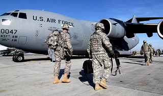 Киргизы выгоняют США с авиабазы "Манас" Киргизы выгоняют США с авиабазы "Манас"