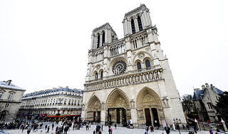 В Нотр-Дам-де-Пари застрелился писатель В Нотр-Дам-де-Пари застрелился писатель