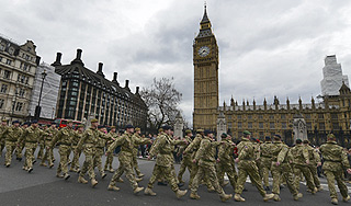 В Лондоне запретили носить военную форму В Лондоне запретили носить военную форму