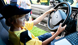 Семилетний мальчик отвез пьяного деда домой Семилетний мальчик отвез пьяного деда домой