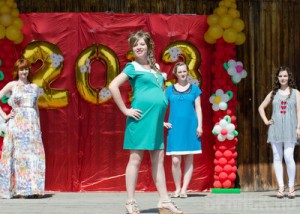 Будущие мамы устроили показ модной одежды Фото: Владислав Озеров