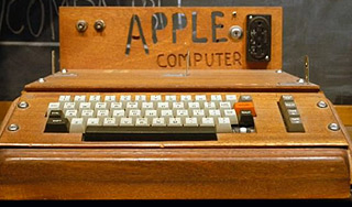 Apple-1 продан на аукционе за $671,4 тыс. Apple-1 продан на аукционе за $671,4 тыс.
