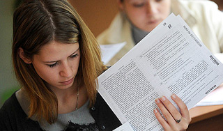 Московская школьница принесла ужа на ЕГЭ Московская школьница принесла ужа на ЕГЭ