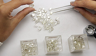 "Алроса" продаст алмазы через Sotheby's "Алроса" продаст алмазы через Sotheby's