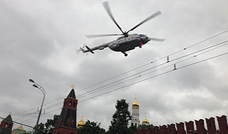 Вертолет Путина сел в Кремле (фото) Вертолет Путина сел в Кремле (фото)