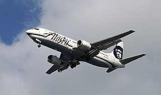 Мужчина пытался покинуть летящий самолет Мужчина пытался покинуть летящий самолет