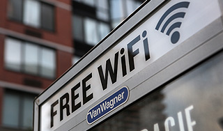 Школьницы доказали опасность Wi-Fi Школьницы доказали опасность Wi-Fi