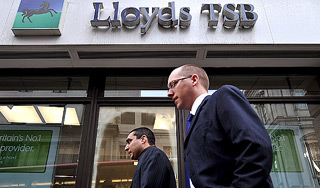 Британские банки сократят штат на четверть Британские банки сократят штат на четверть