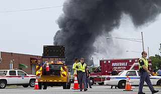Поезд с химикатами взорвался в США Поезд с химикатами взорвался в США