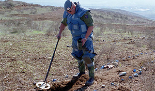 В Подмосковье нашли минное поле В Подмосковье нашли минное поле
