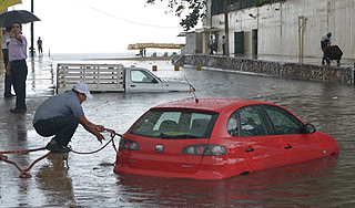Ураган вынудил мексиканцев эвакуироваться Ураган вынудил мексиканцев эвакуироваться