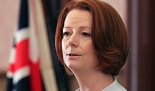 В премьера Австралии бросили бутерброд В премьера Австралии бросили бутерброд