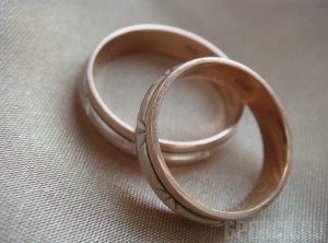 Школьник украл у родственницы кольца и продал на рынке