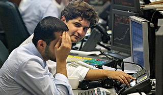 Доллар и евро обновили годовой максимум Доллар и евро обновили годовой максимум