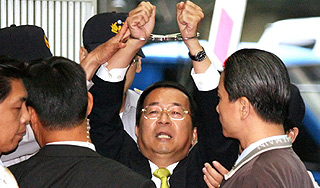 Экс-глава Тайваня хотел покончить с собой Экс-глава Тайваня хотел покончить с собой