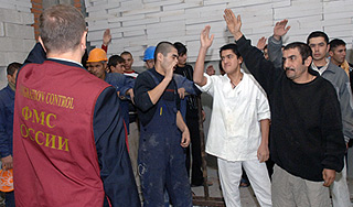 На "Черкизоне" вскрыт бункер с мигрантами На "Черкизоне" вскрыт бункер с мигрантами