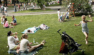 Следующая рабочая неделя будет короткой Следующая рабочая неделя будет короткой