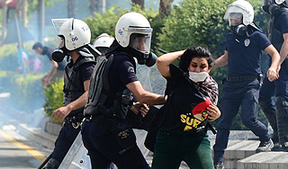 Беспорядки в Турции привели к арестам Беспорядки в Турции привели к арестам