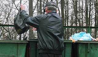 В мусорном баке в Москве нашли черепа В мусорном баке в Москве нашли черепа