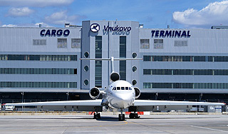 Во Внуково в шасси самолета найден труп Во Внуково в шасси самолета найден труп
