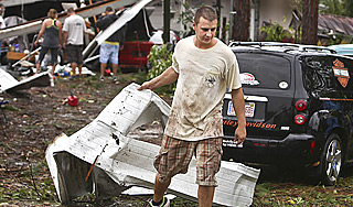 Тропический шторм обрушился на Флориду Тропический шторм обрушился на Флориду