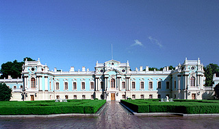 Оползни угрожают резиденции Януковича Оползни угрожают резиденции Януковича