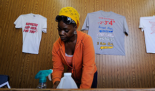 Бутик в ЮАР меняет футболки на органы Бутик в ЮАР меняет футболки на органы