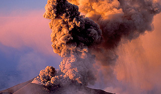 Шивелуч выбросил пепел на семь километров Шивелуч выбросил пепел на семь километров