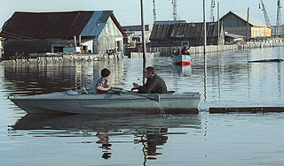 В Якутии десятки домов ушли под воду В Якутии десятки домов ушли под воду