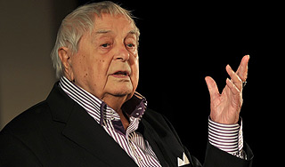 Любимов покажет "Школу жен" Любимов покажет "Школу жен"