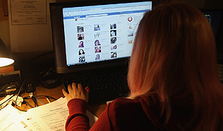 Facebook раскрыл запросы спецслужб Facebook раскрыл запросы спецслужб