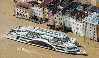 Немцы взорвут и потопят суда ради спасения Немцы взорвут и потопят суда ради спасения