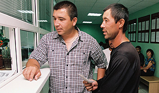 Мигранты будут платить за въезд в Россию Мигранты будут платить за въезд в Россию