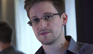 Сноуден попросил убежище в Исландии Сноуден попросил убежище в Исландии