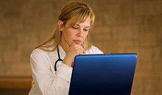 Врачи будут лечить россиян через Интернет Врачи будут лечить россиян через Интернет