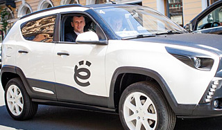 Прохоров пересел на "Ё-мобиль" Прохоров пересел на "Ё-мобиль"