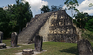 В джунглях найден древний город майя В джунглях найден древний город майя