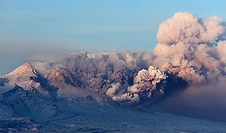 Шивелуч выбросил пепел на шесть километров Шивелуч выбросил пепел на шесть километров
