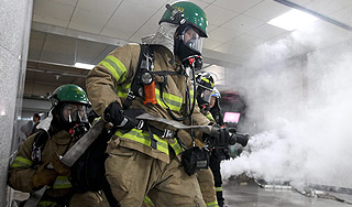 Белый дым поднялся над "Красной звездой" Белый дым поднялся над "Красной звездой"