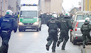 Немцев хотели взрывать моделями самолетов Немцев хотели взрывать моделями самолетов