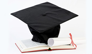 100-летняя женщина закончила школу 100-летняя женщина закончила школу