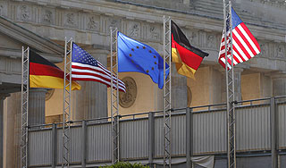 ФРГ требует от США объяснений по прослушке ФРГ требует от США объяснений по прослушке